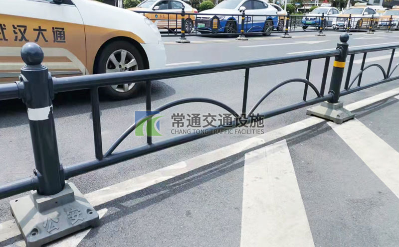 大圓管道路中心隔離機(jī)非隔離彎弧護(hù)欄